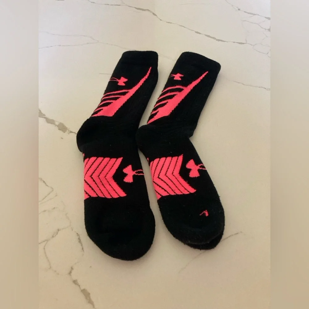 Child youth under armour black neon pink basketball tall athletic socks one size